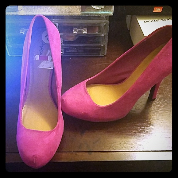 Heels - Picture 1 of 2